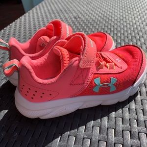 Very lightly used under armor sneakers for girls